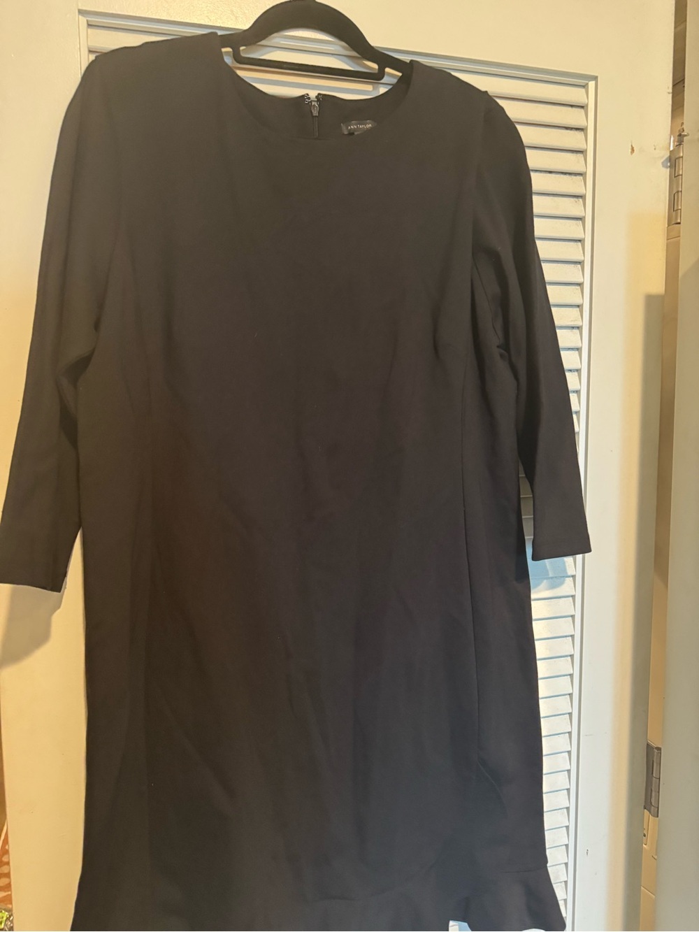 Ann Taylor Black Long Sleeve Stretch Shift Dress
